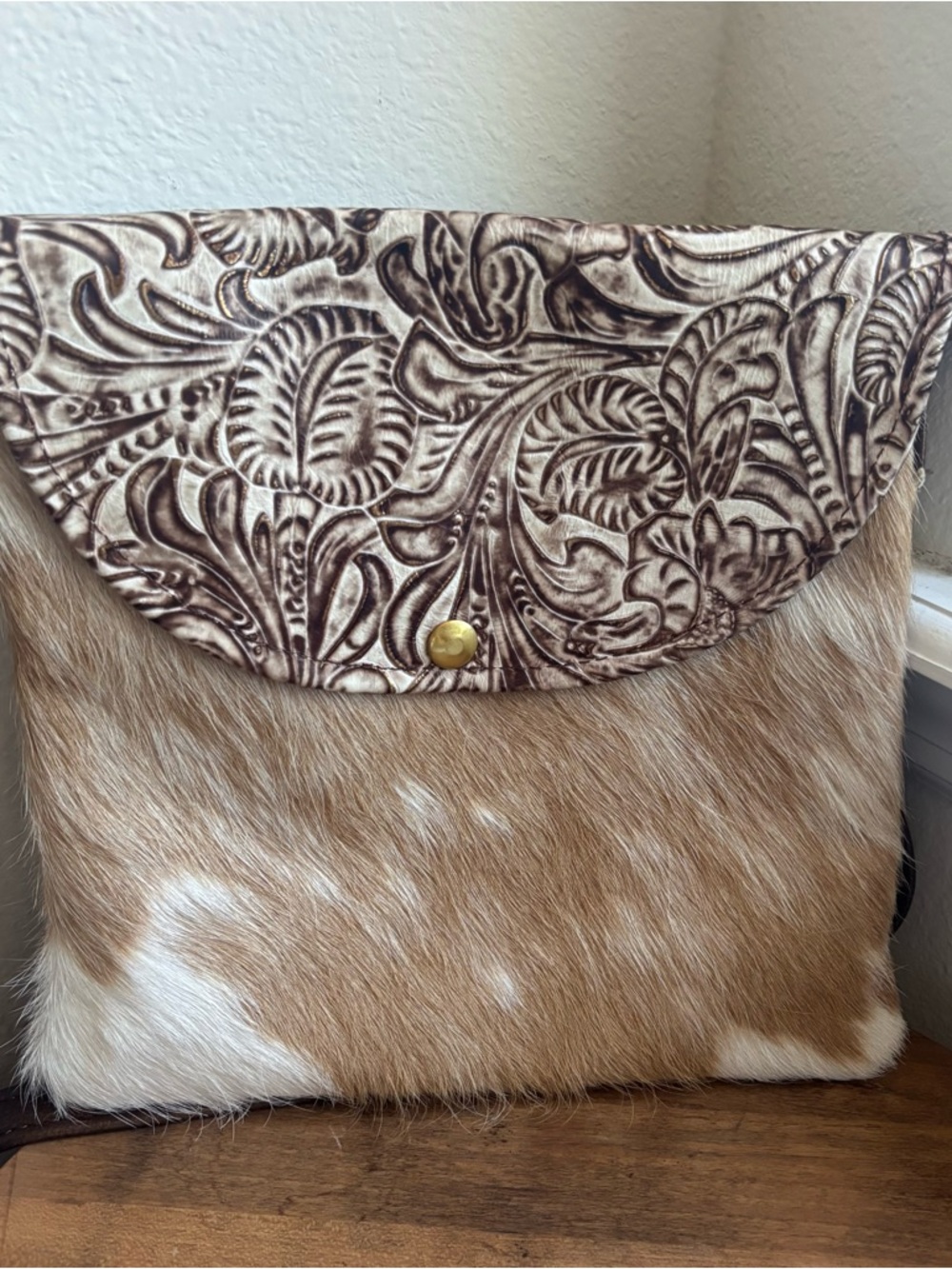 Handcrafted Brown and Cream Cowhide Crossbody Bag with Tooled Leather Flap - Picture 2 of 5